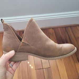 Universal thread booties